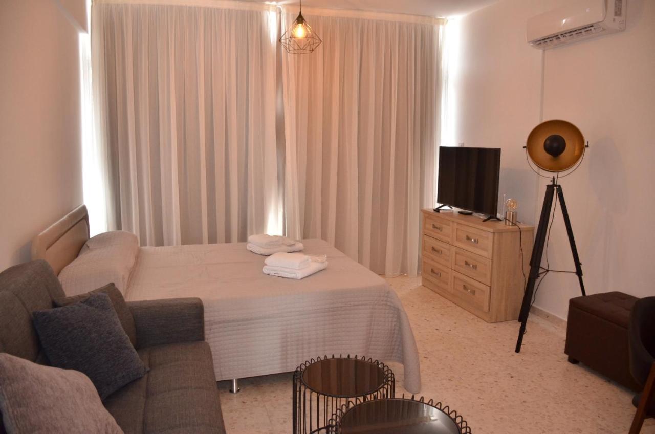 Almyria Apartments - By Imh Travel & Tours 파포스 외부 사진