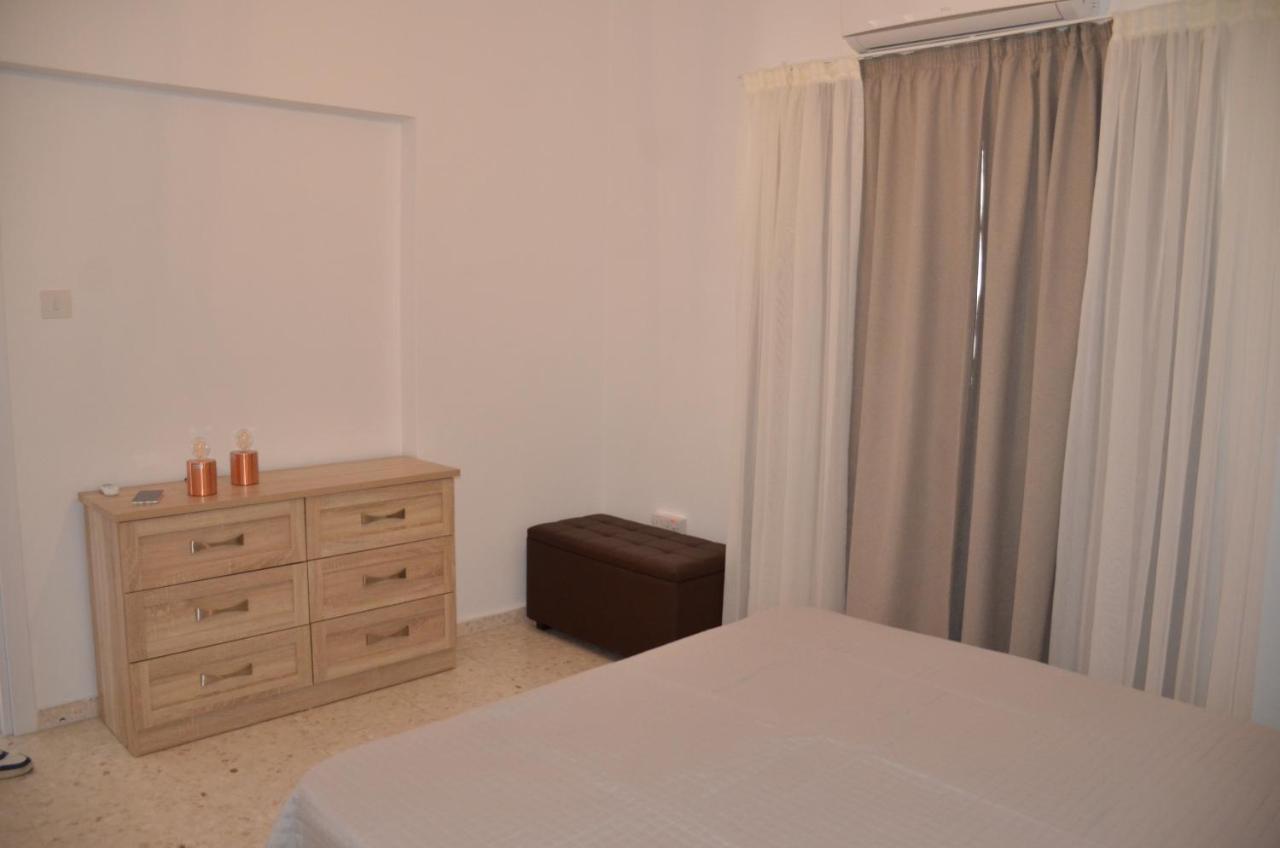 Almyria Apartments - By Imh Travel & Tours 파포스 외부 사진